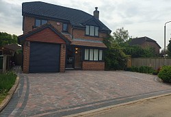 Block paving Brindle colour with charcoal border